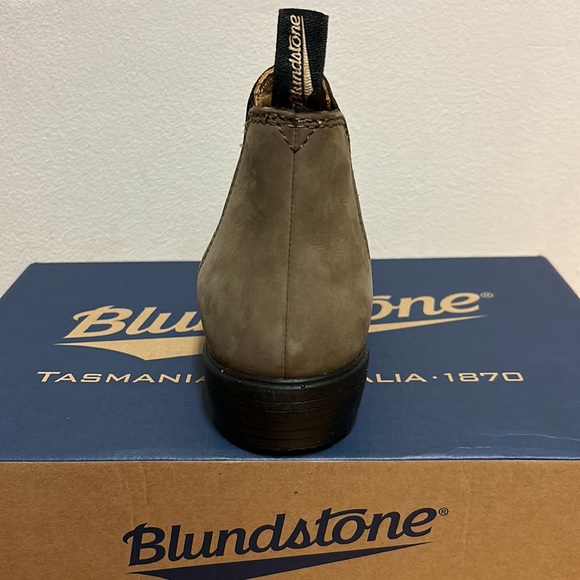 Blundstone 1974 Chelsea Boots. New! Nubuck, USA size 6 - Picture 8 of 11